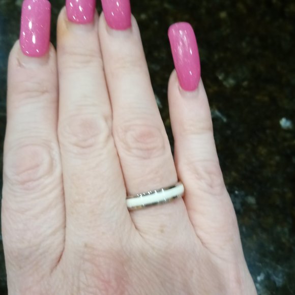 NWT His & Hers Wedding Band Set - Picture 6 of 7